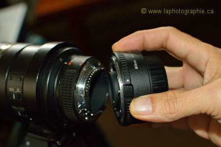 Photo de l'installation du t�l�convertisseur sur un objectif