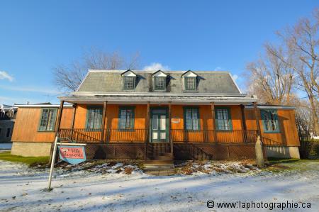 Photographie d'une maison qui montre que les lignes sont droites