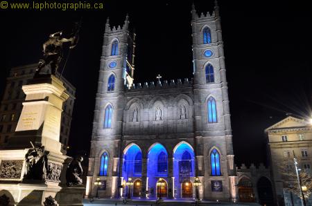 Photo de l'�glise notre dame qui est un gros immeuble