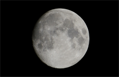 Photo de la lune en mode manuel sous-expos�e de deux IL ou deux stops
